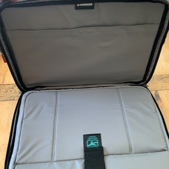 nwt Wenger Swiss Company Black Legacy 17” Laptop Slimcase - Picture 5 of 8